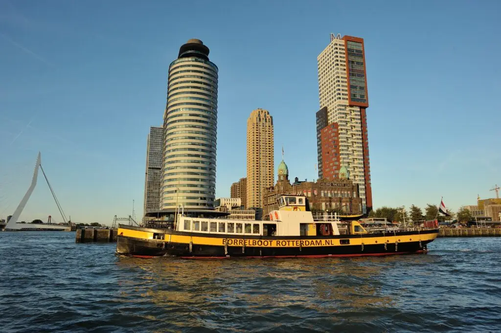 Borrelboot voor Hotel New York